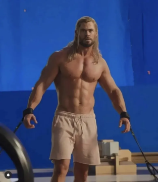 thor-love-thunder-scene-before-and-after-cgi-v0-elarpiocw36a1.png