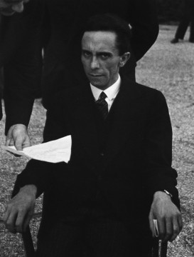 goebbels-in-geneva-1933-4.jpg